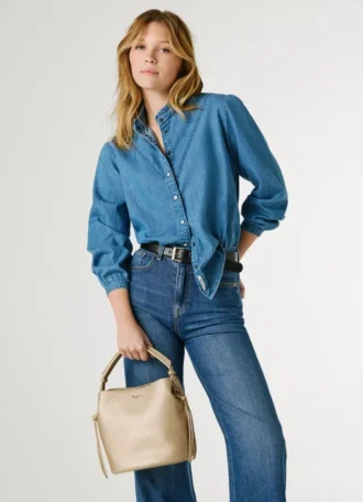 Bolso tipo cubo con efecto piel
