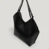 Bolso tote con efecto piel y tachuelas