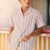Camisa a rayas con cuello cubano