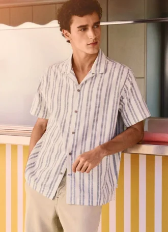 Camisa a rayas con cuello cubano