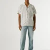 Camisa a rayas con cuello cubano