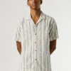 Camisa a rayas con cuello cubano