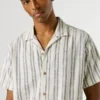 Camisa a rayas con cuello cubano