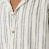 Camisa a rayas con cuello cubano