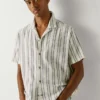 Camisa a rayas con cuello cubano
