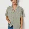 Camisa con cuello cubano
