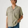 Camisa con cuello cubano