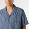 Camisa con cuello cubano Camisa con cuello cubano
