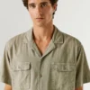 Camisa con cuello cubano