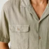 Camisa con cuello cubano