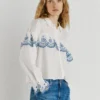 Camisa con volantes bordados