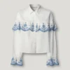 Camisa con volantes bordados
