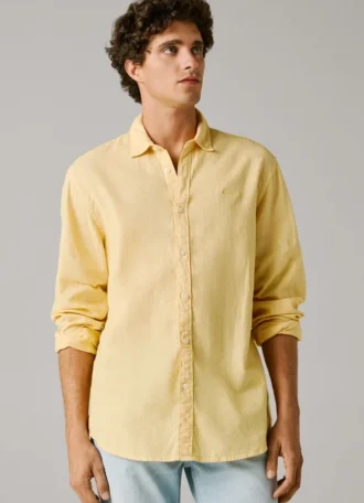 Camisa de corte regular teñida en prenda