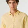 Camisa de corte regular teñida en prenda