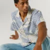 Camisa de patchwork con cuello cubano Camisa de patchwork con cuello cubano
