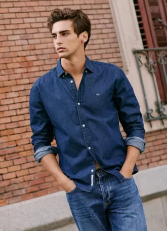 Camisa vaquera de corte ajustado