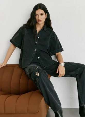 Camisa vaquera de corte holgado