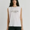 Camiseta con detalle de tachuelas Camiseta con detalle de tachuelas