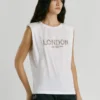 Camiseta con detalle de tachuelas Camiseta con detalle de tachuelas