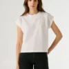 Camiseta con detalles florales calados Camiseta con detalles florales calados