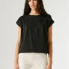 Camiseta con detalles florales calados Camiseta con detalles florales calados