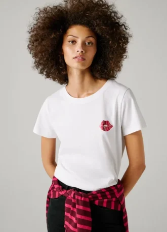 Camiseta con estampado artístico