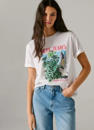 Camiseta con estampado artístico