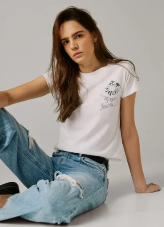 Camiseta con estampado artístico