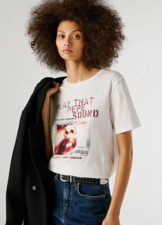 Camiseta con estampado artístico
