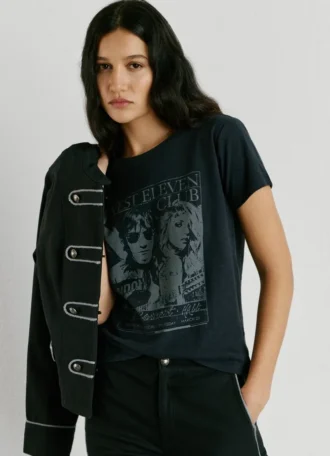 Camiseta con estampado artístico