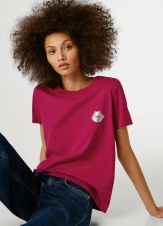 Camiseta con estampado artístico