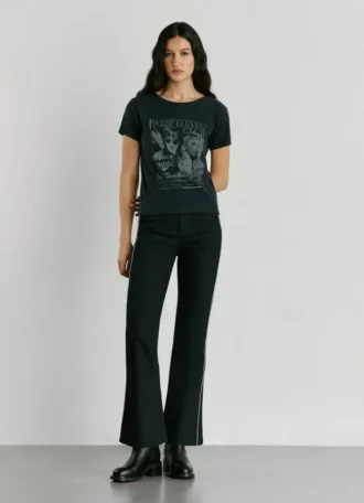 Camiseta con estampado artístico