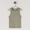Camiseta con estampado del logotipo y cuello acanalado