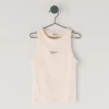 Camiseta con estampado del logotipo y cuello acanalado