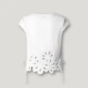 Camiseta con flores caladas Camiseta con flores caladas