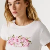 Camiseta con logo floral estampado Camiseta con logo floral estampado