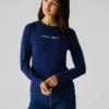 Camiseta con logotipo bordado