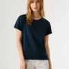 Camiseta con logotipo bordado