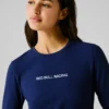 Camiseta con logotipo bordado