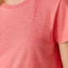 Camiseta con logotipo bordado