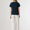 Camiseta con logotipo bordado