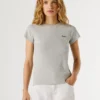 Camiseta con logotipo bordado y cuello acanalado Camiseta con logotipo bordado y cuello acanalado