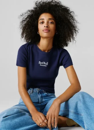 Camiseta con logotipo bordado y ribete