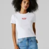 Camiseta con logotipo bordado y ribete Camiseta con logotipo bordado y ribete