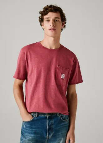 Camiseta de corte regular con bolsillo delantero