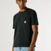 Camiseta de corte regular con bolsillo delantero Camiseta de corte regular con bolsillo delantero