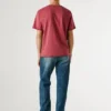 Camiseta de corte regular con bolsillo delantero
