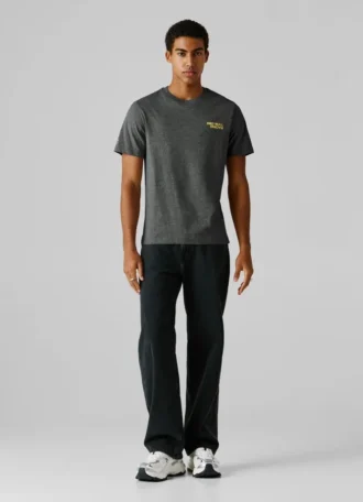 Camiseta de corte regular con estampado de logotipo