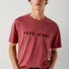 Camiseta de corte regular con logotipo bordado