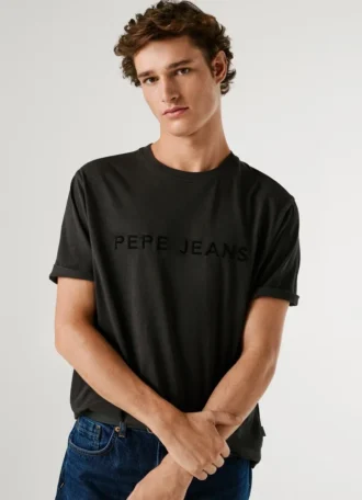 Camiseta de corte regular con logotipo bordado